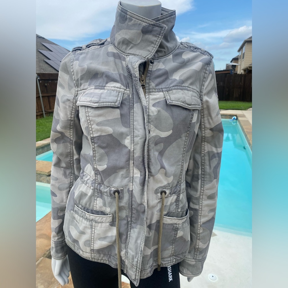 Abercrombie & Fitch Camo Coat Jacket M Medium Quilted Lining